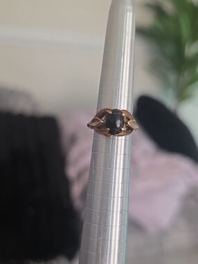 Vintage10kt Gold Ring with Black Stone